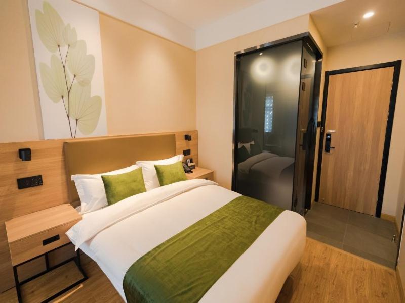 Greentree Inn Shanghai Huangxing Park Subway Station Express Hotel Exterior photo