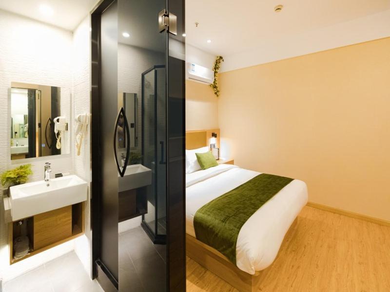 Greentree Inn Shanghai Huangxing Park Subway Station Express Hotel Exterior photo